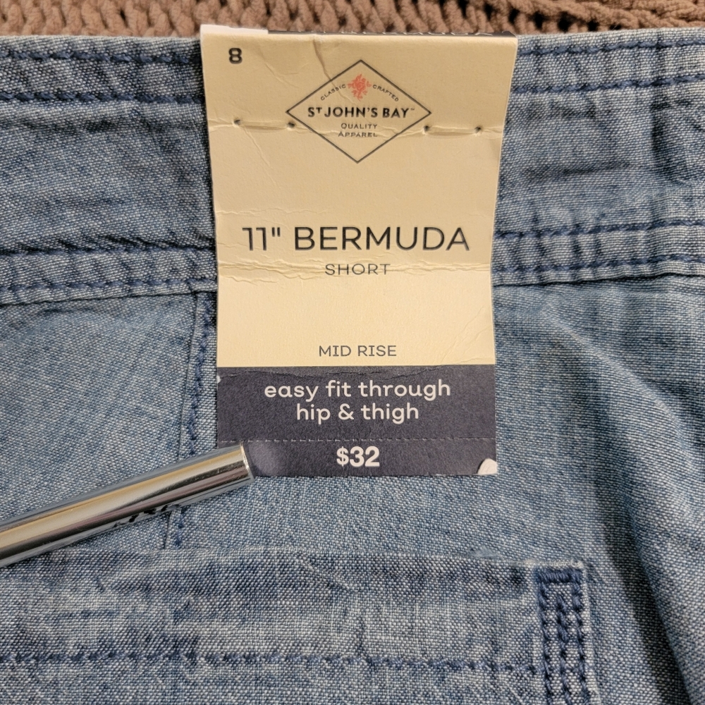 St. John's Bay Women's Chambray Bermuda Shorts Sz 8 NWT - Picture 4 of 4
